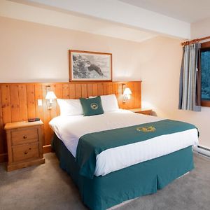 Deluxe Queen Suite